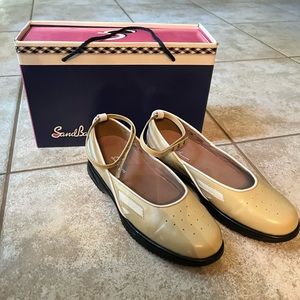 Perfect condition SandBaggers Golf flat! Size 10.